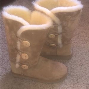 UGG BOOTS